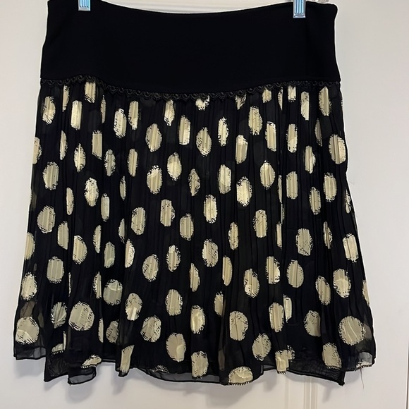 D. DOTVERLILY Black and Yellow Pleated side zip Skirt size women’s M-L - Picture 5 of 7